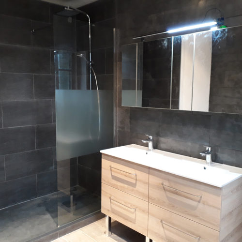 Rénovation salle de bain – Ensemble meuble salle de bain avec armoire de toilette et douche complète