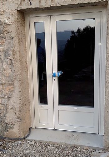 Porte d’entrée aluminium vitrée