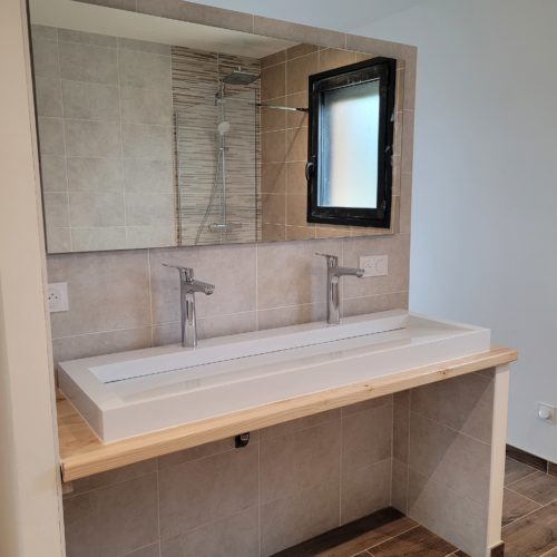 Salle de bain complète sur maison neuve – Double vasque avec miroir 1