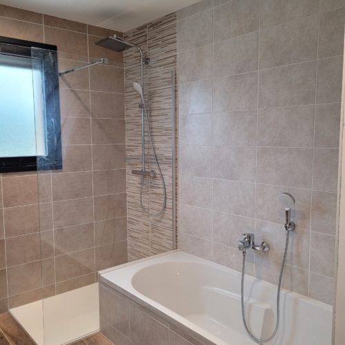 Salle de bain complète sur maison neuve – Douche et baignoire complète 3