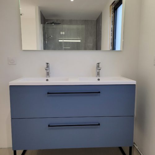 Salle de bain complète sur construction neuve (meuble salle de bain complet et miroir avec éclairage LED)