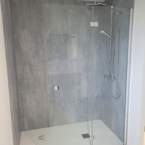 Salle de bain complète sur construction neuve (douche complète avec paroi de douche)