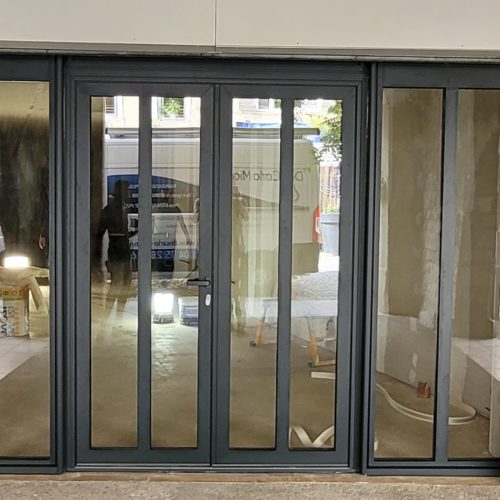 Devanture en aluminium pour local commercial