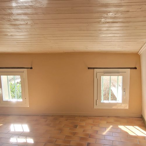 Fenêtres en aluminium, un vantail, oscillo-battantes, de couleur laqué blanc pur ral 9010 (vue intérieure)