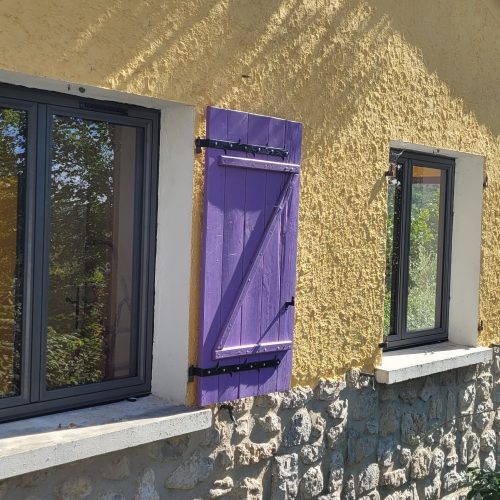 Fenêtres 2 vantaux en aluminium, de couleur futura gris 2900 sablé
