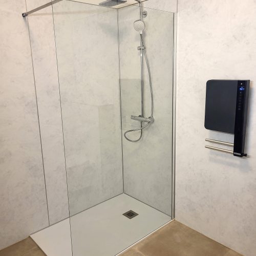 Réfection salle de bain: douche complète, radiateur sèche-serviette électrique, wc, meuble de salle de bain complet avec son miroir, panneaux muraux de finition, carrelage