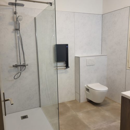 Réfection salle de bain: douche complète, radiateur sèche-serviette électrique, wc, meuble de salle de bain complet avec son miroir, panneaux muraux de finition, carrelage