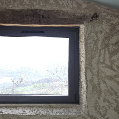Fenêtre en aluminium, 1 vantail, oscillo-battante, de couleur gris 2900 sablé