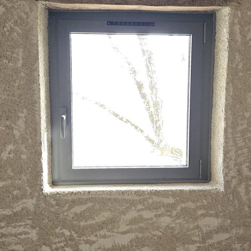 Fenêtre en aluminium, 1 vantail, oscillo-battante, de couleur gris 2900 sablé (vue intérieure)