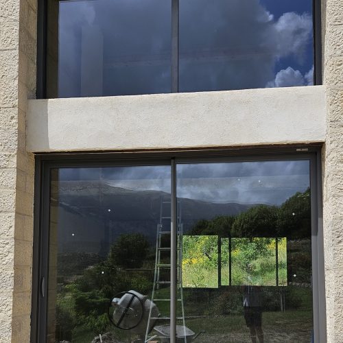 Porte coulissante, 2 vantaux/2rails et châssis fixe de couleur gris 2900 sablé
