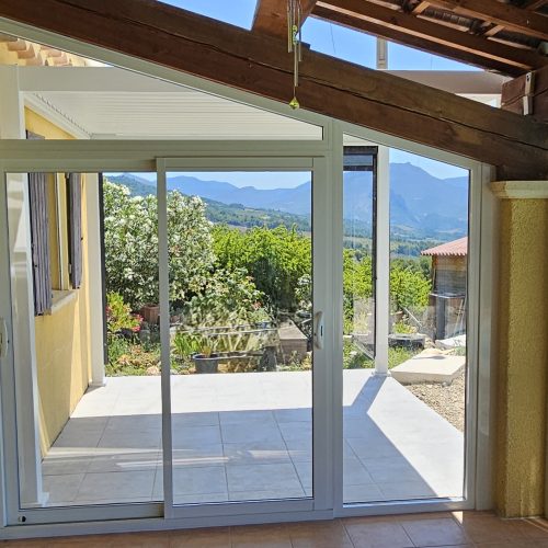 Porte coulissante, trirail, châssis fixes et pergola